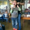 thumbs yan weibo1 0 Teacher Yan Yanhong lifted a boy off the ground by his ears (photos and interview)