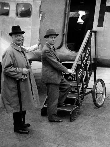 Mr. Malcolm MacDonald, colonial secretary, left, Croydon for Geneva. He submits the British government’s white paper proposals for the future of Palestine to the league mandates committee. Mr. Malcolm MacDonald, boarding an air liner at Croydon, London on June 13, 1939 for Geneva, June 13. (AP Photo)