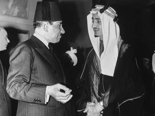 The Saudi-Arabian Princes Feisal and Khaled Ibn Seoud gave a Farewell Tea Party at Shepheard’s Hotel, Cairo on April 27 to members of the diplomatic corps. They had been discussing Arab problems in Cairo. The Tea time walk was all about Palestine. Ali Maher Pash, Chief of the Egyptian Cabinet, with his host Prince Feisal, at the Cairo Tea Party on May 1, 1939. (AP Photo)