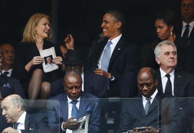 PA 18437868 Mandela Selfie Gate Photos: Michelle Obama Makes Helle Freeze Over