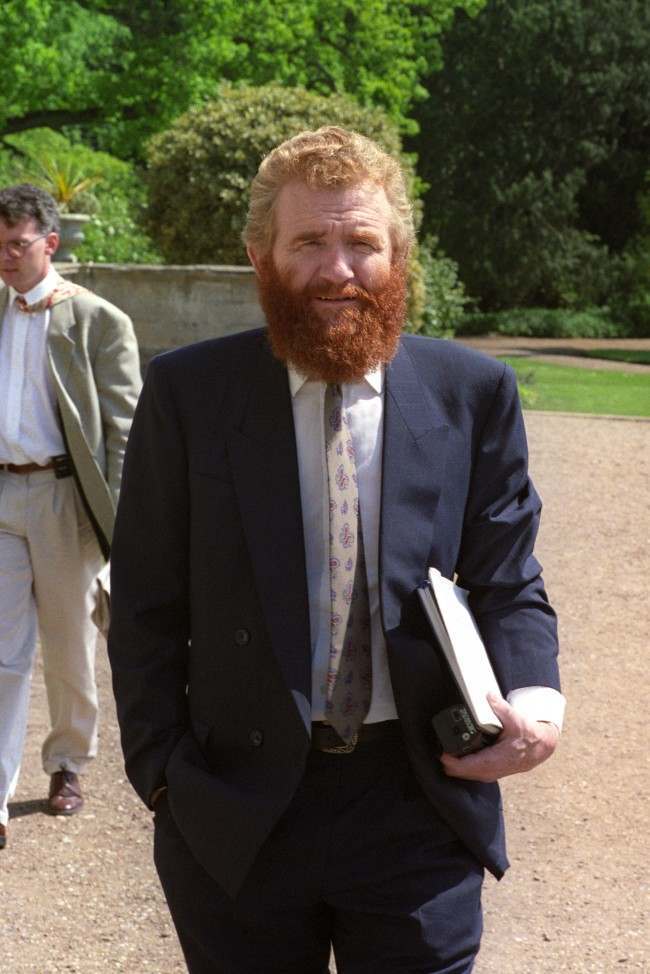 BERNARD JOHNSON ONE OF THE SURVIVORS OF THE M1 AIR CRASH AT THE INQUEST IN PRESTWOLD HALL, LEICESTERSHIRE Date: 18/05/1990 