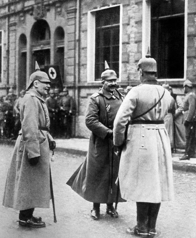Kaiser Wilhelm II in conversation with an officer. On the left is General von Einem.