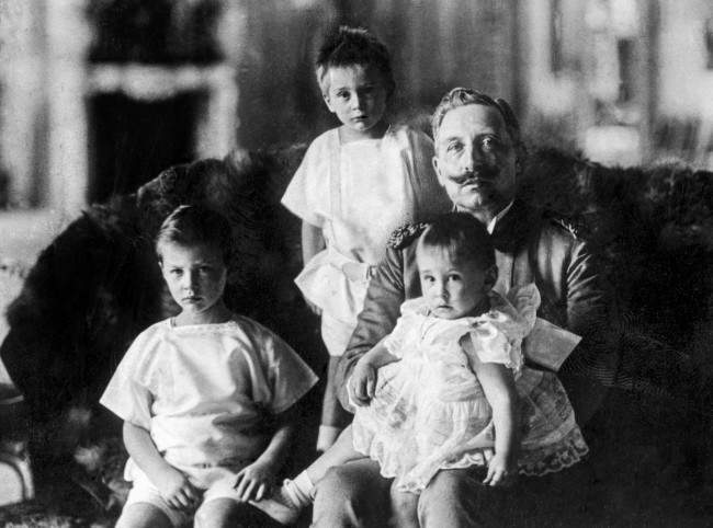 Kaiser Wilhelm II with his grandchildren. From left to right: Prince Wilhelm, Prince Louis Ferdinand and Prince Hubertus.