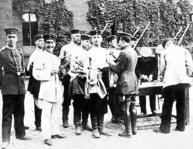 German soldiers are vaccinated in Berlin at the beginning of the First World War.