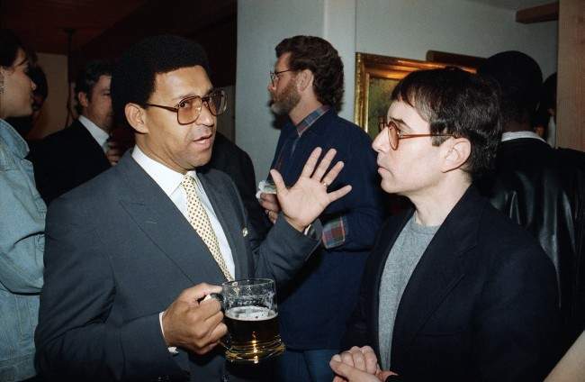 Rev. Allan Boesak of South Africa, left, meets with entertainer Paul Simon at the home of Jane Fonda and Tom Hayden in Santa Monica, Calif., March 10, 1987. (AP Photo/Mark Avery)