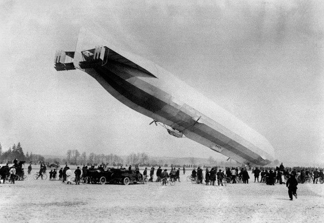 The German Army Zeppelin LZ-16 (Z-IV)under the command of Oberleutnant Jacobi, which had strayed of course, due to bad weather, into French territory, coming down to land voluntarily at Luneville. Date: 14/03/1913