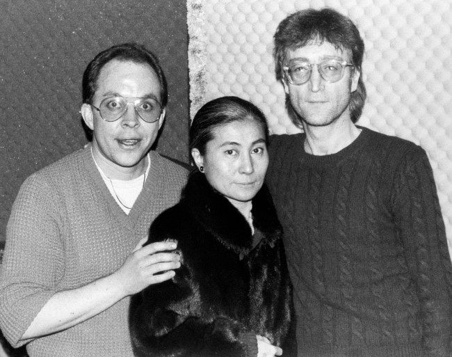 BBC Radio One disc jockey Andy Peebles (Left) with ex-Beatles star John Lennon and his wife, Yoko Ono, in New York at the weekend when he was interviewing the couple for a radio series to be broadcast next year. The pop superstar was shot dead by Mark Chapman last night as he and his wife arrived at their New York apartment. Date: 09/12/1980 
