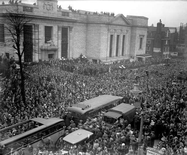 Thousands of Arsenal fans pack the streets outside Islington Town Hall to greet the FA Cup winners as they make their way to a civic reception held at the Town Hall in their honour Date: 28/04/1930
