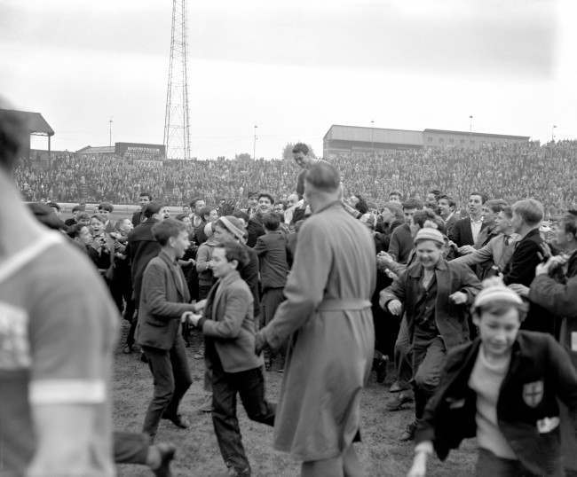 Soccer - Football League Division One - Chelsea v Nottingham Forest - Stamford Bridge Chelsea's Jimmy Greaves is chaired off the pitch by fans after scoring four goals on his last appearance for the club Ref #: PA.2465154  Date: 29/04/1961