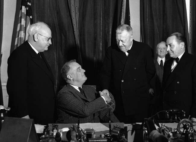 President Franklin D. Roosevelt receives Dr. Hugo Eckener, commodore of the Zeppelin fleet, at the White House in Washington and congratulates him on the Hindenburg's swift voyage to America. Left to right are: Dr. Hans Luther, German Ambassador; President Roosevelt, Dr. Eckener and Capt. Ernst Lehmann, commander of the Hindenburg.  Date: 11/05/1936