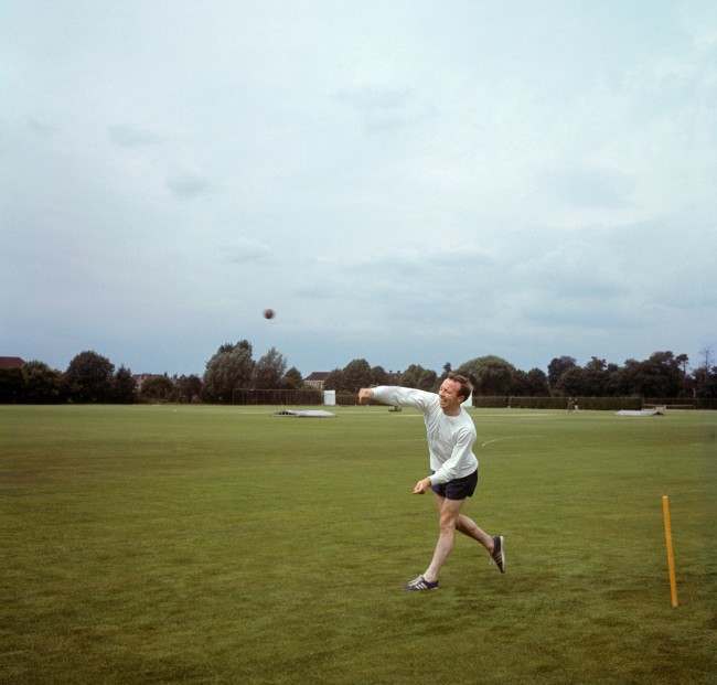 England's Nobby Stiles relaxes with a game of cricket 900-78 Ref #: PA.4826798  Date: 01/07/1966