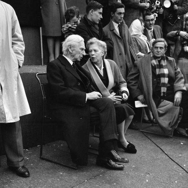 Lady Russell has a word with Earl Russell on the plinth of Nelson's Column when they attended a meeting held by the Committee of 100, the anti-bomb organisation, in Trafalgar Square, London, to explain the Committee's aims and principles.