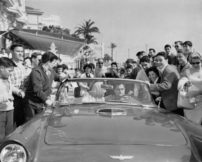 rrival of Elizabeth Taylor in car with Michael Todd, her husband, driving to the Carlton hotel on May 2, 1957 at Cannes in France. (AP Photo/Pierre Godot) Ref #: PA.7665478  Date: 02/05/1957