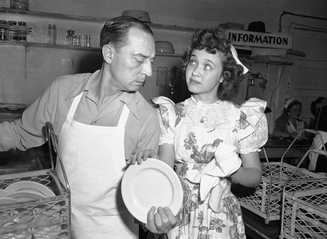 oung actress Jane Powell, who just completed work in ?Song of the Open Road,? does her bit at the canteen drying dishes for dishwasher Buster Keaton, once-famous stone-face comedian in Hollywood, Los Angeles, April 22, 1944. (AP Photo) Ref #: PA.8603982  Date: 22/04/1944 