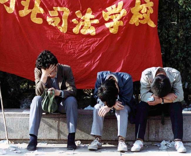 University students rest in Tainanmen Square, Beijing, on May 26, 1989, wher their strike for government reforms is in its 13th day. (AP Photo/Staff/Widener)