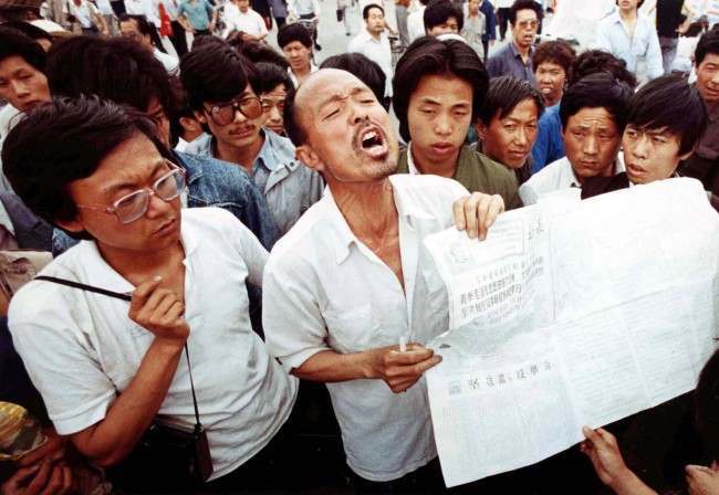 A man who identified himself as a former political prisoner relates his experiences to striking students in Tiananmen Square, Beijing, on May 28, 1989. Students have held the square in a democracy demonstration for more than two weeks. (AP Photo/Staff/Widener) 