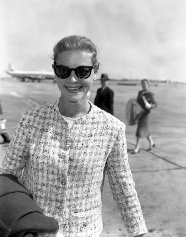 Film star Lauren Bacall arrives at London Airport from Paris to complete the filming of her latest movie. Date: 17/06/1959