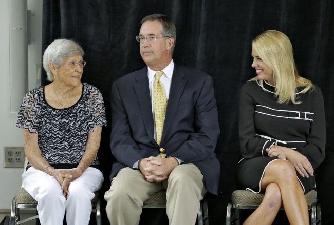 Ovell Krell, left, talks with Florida Chief Financial Officer Jeff Atwater, center, and Florida Attorney General Pam Bondi during a news conference Thursday, Aug. 7, 2014, at the University of South Florida in Tampa, Fla