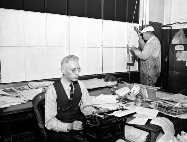 When first blackouts were ordered, Seattle Times newsroom was blacked out by painting windows with black paint. Editors found that this was a little hard on the eyes, as the black paint absorbed most of the light. Next step was Âde-blacking the blackout" Dec. 19, 1941. Blackened windows were in turn painted white on the inside of the glass thus making the room much cheerier to work in. (AP Photo) Ref #: PA.9074747  Date: 19/12/1941