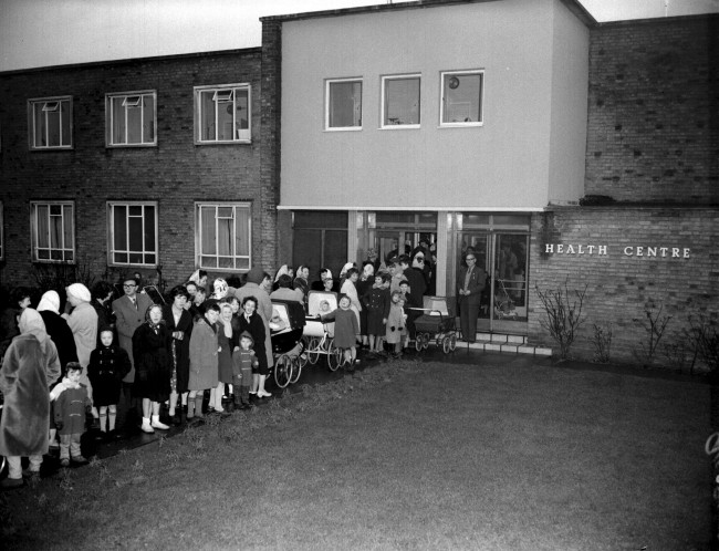 Although the Health Centre at Gooshay's Drive, on the Harold Hill estate, Essex, gives smallpox vaccinations from 4 to 5 o'clock every Wednesday afternoon, officials found themselves faced with this five hundred strong queue before the doors opened. Date: 17/01/1962 