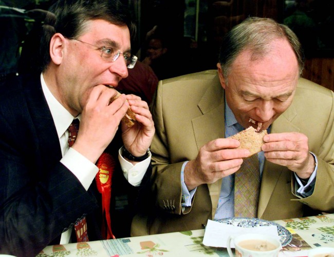 The Mayor of London Ken Livingstone and Labour candidate Andrew Dismore enjoy a bacon sandwich in north London. Livingstone stepped on to the campaign trail in support of Labour candidates despite remaining expelled from the party. * The London mayor is canvassing in six marginal seats being fought by friends, some of whom have helped behind the scenes to back discussions between Transport Commissioner Bob Kiley and the Government over the Tube.  Ref #: PA.1430136  Date: 18/05/2001