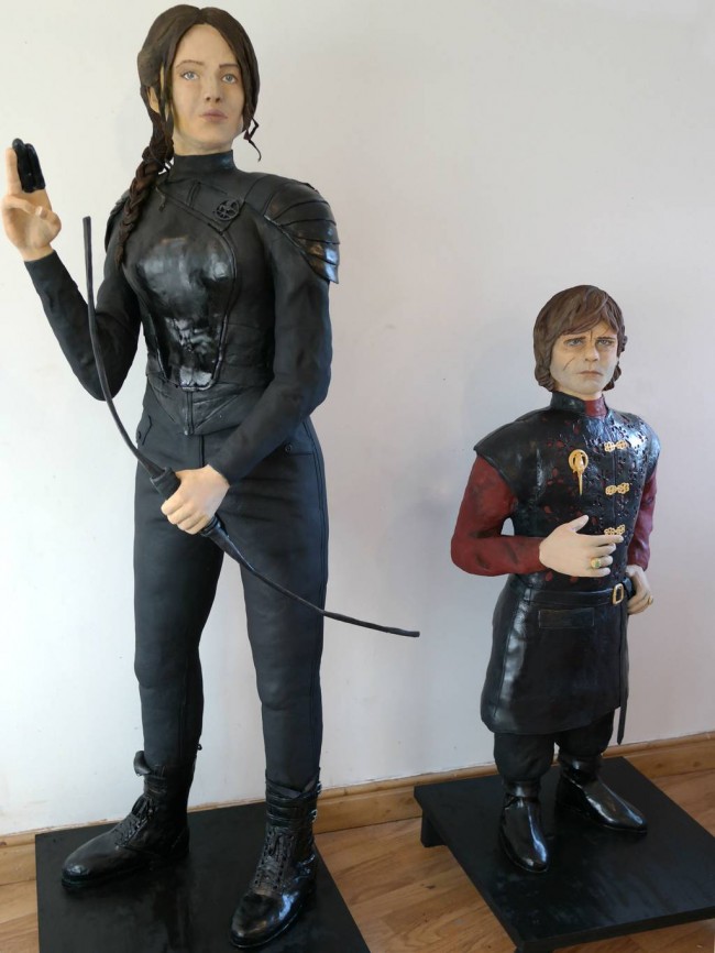 http://www.anorak.co.uk/wp-content/uploads/2014/11/Tryion-and-Katniss-.jpg