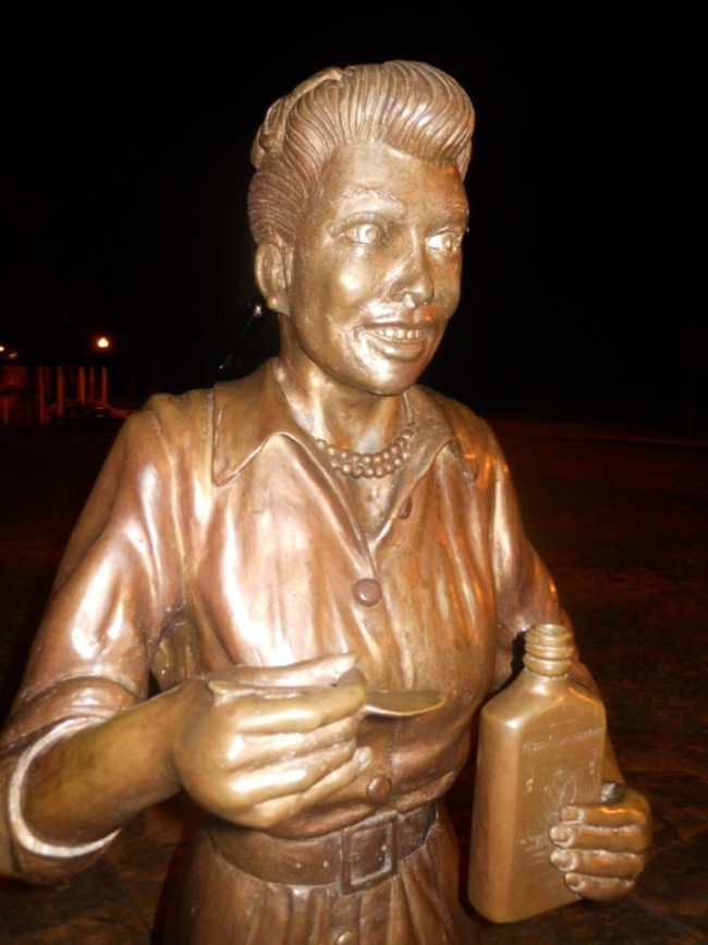 lucille ball statue