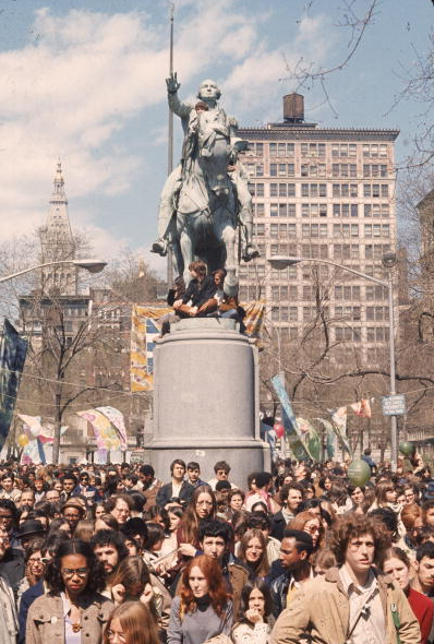 Crowds gather by a George Washington statue in Union Square for Earth Day celebrations, New York City, April 22, 1970. 