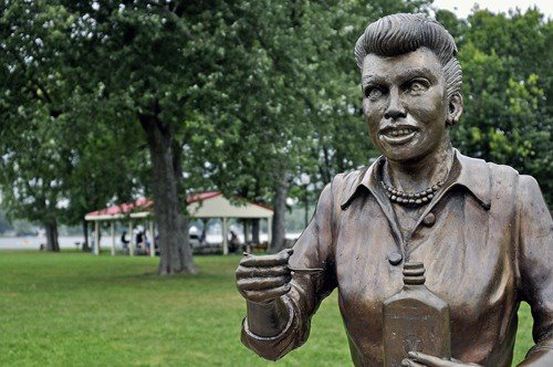 lucille ball statue