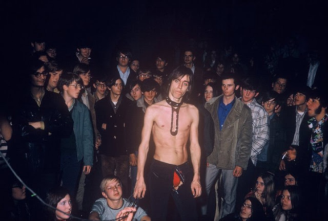 Iggy-and-the-Stooges-play-8