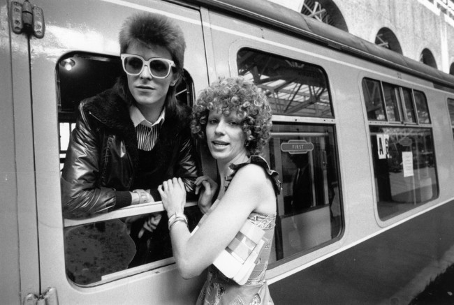 9th July 1973:  Pop singer David Bowie is seen off at the station by his wife Angie.  (Photo by Smith/Express/Getty Images)