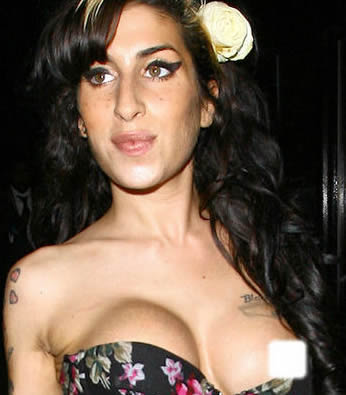 Winehouse tits amy Amy Winehouse