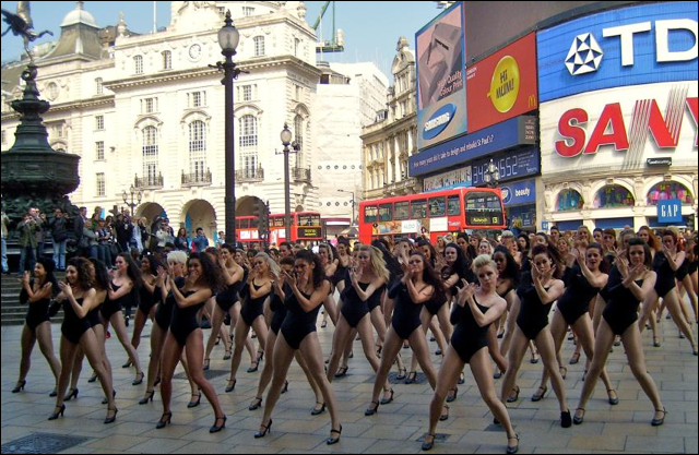 beyonce-piccadilly-circus