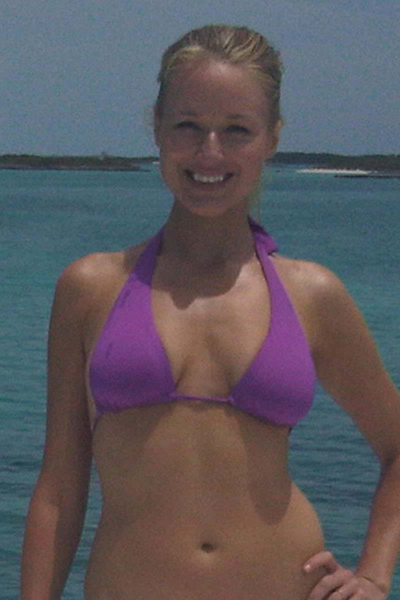 Jewel Kilcher Boasts Her Bikini Pictures On Twitter.