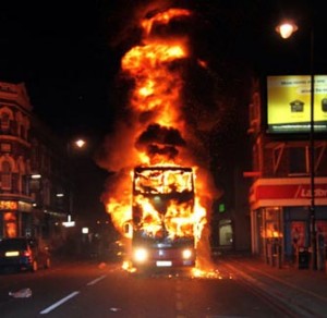 london riots, burning bus