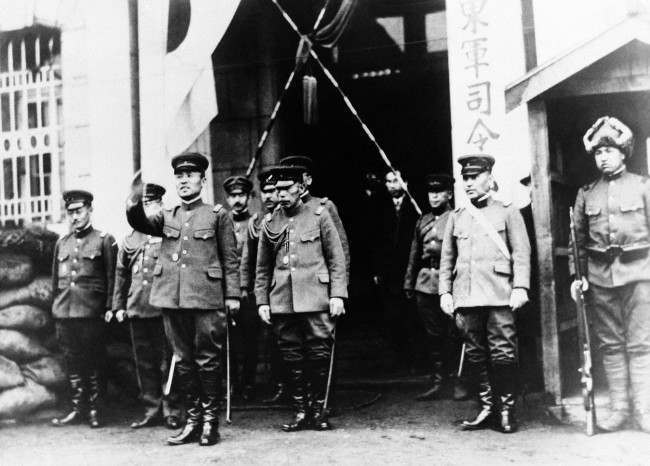 File:19320312-shigeru honjo saluting procession of japanese residents ...