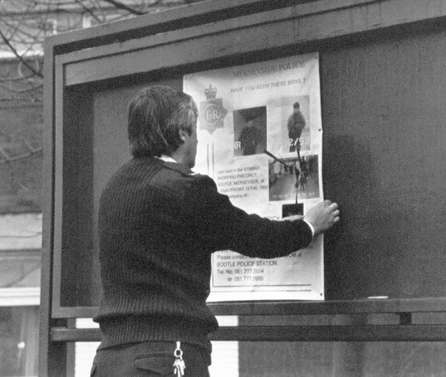 A POLICE POSTER SEEKING INFORMATION ON THE MURDER OF TWO-YEAR OLD JAMES BULGER IS PLACED OUTSIDE MARSH LANE POLICE STATION IN LIVERPOOL.    Date: 15/02/1993